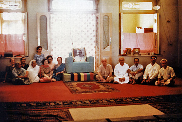 1969 darshan mandali seated
