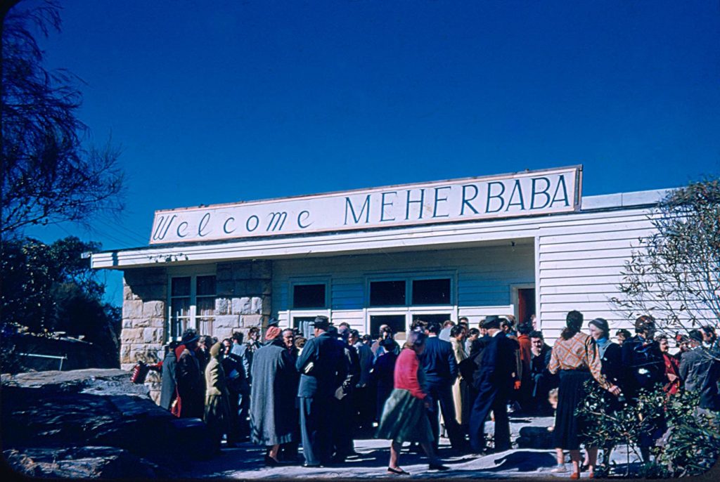 Meher House August 1956, crowd waiting for Meher Baba